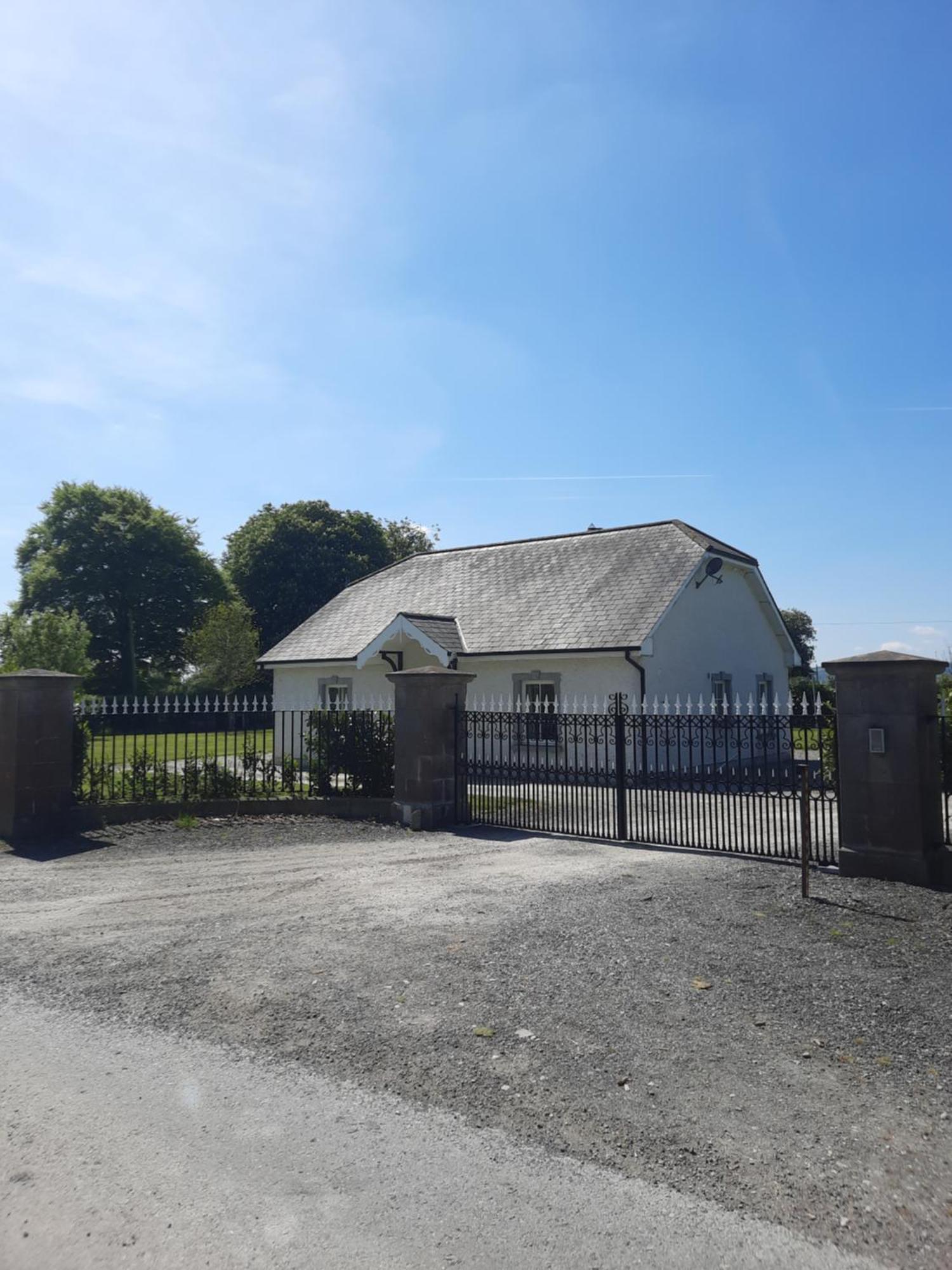 Country house Clone Manor *